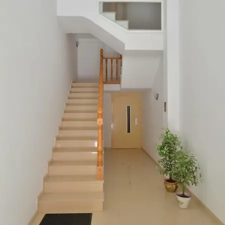The Townhouse In Centre By Nras *