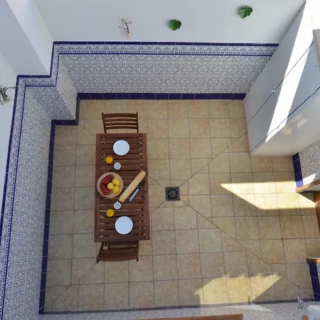 Hébergement de vacances The Townhouse In Centre By Nras *